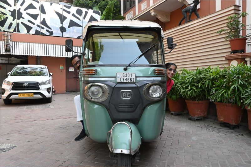 The Kid Who Travelled inside of a tuk-tuk (auto Rickshaw), Ahmedabad Blog by The Kid Who Travelled.
