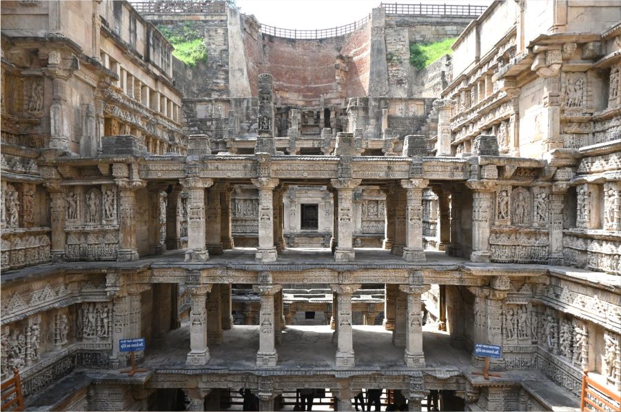 Rani Ki Vav as appearing on 100 rupee note, Gujarat Blog by The Kid Who Travelled.